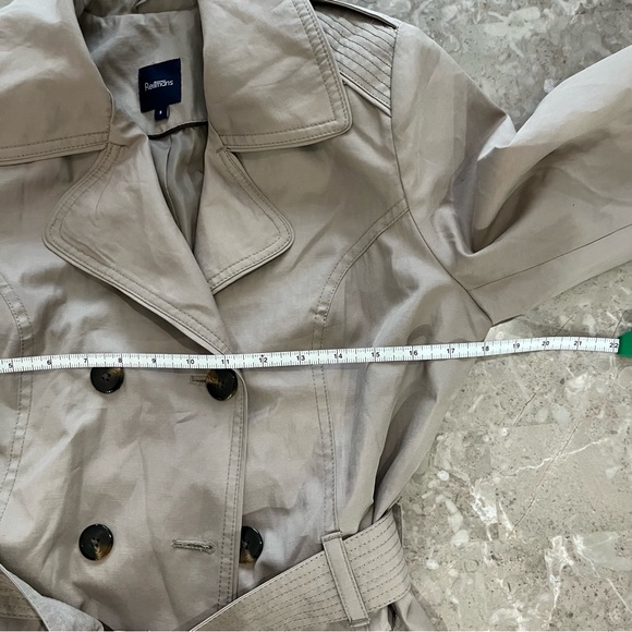 Reitmans beige color belted coat size 5 - Picture 7 of 10